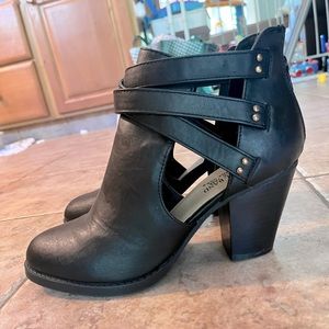 Size 8.5 black ankle boot
